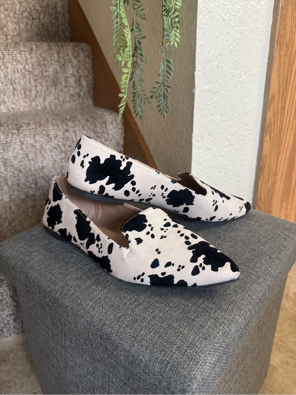 Women's Cow Print Pointed Toe Slip-On Loafer Flats Black/White Size 8